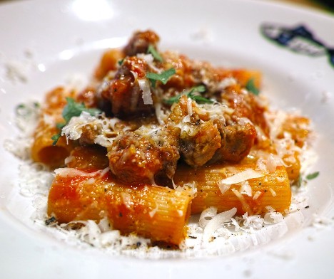 Pasta mit Tomatensauce und Fleichklöschen